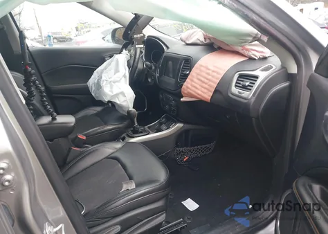 2018 Jeep Compass Latitude 4X4 из США, поврежденный, VIN 3C4NJDBB1JT435428